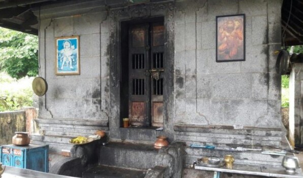 More than Rs. 2 lac worth ornaments stolen from Yellur temple Shrine